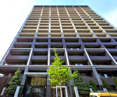 高層マンションの力強い外観