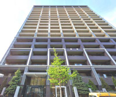 高層マンションの力強い外観